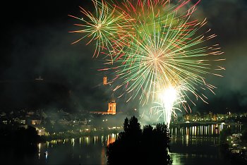 Feuerwerk über der Mosel bei Zell © Philipp Bohn-fotolia.com