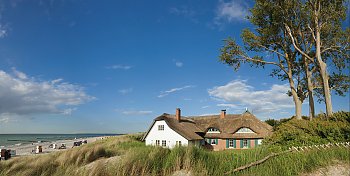 Altes Grenzhaus in den Dünen © autofocus67 - fotolia.com