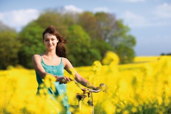 Radtour in herrlicher Natur © Bergringfoto - fotolia.com