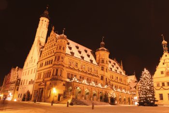 Rothenburger Rathaus im Schnee © walhei66 - Fotolia.com