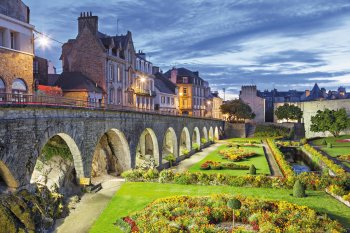 An den Schlossmauern von Vannes © bbsferrari-fotolia.com