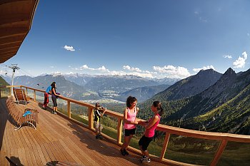 Aussichtsplattform Adlerhorst und SunOrama © Imst Tourismus/Foto Martin Lugger