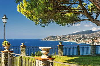 Blick auf die Bucht von  San Remo (Sanremo) © andrzej2012-fotolia.com