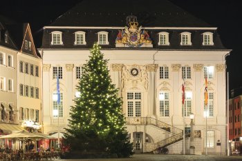 Bonner Rathaus zur Weihnachtszeit © Heinz Waldukat-fotolia.com