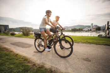 Radeln im Donaupark in Linz © KTM Fahrrad