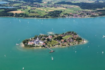 Blick auf die Fraueninsel im Chiemsee © mw-luftbild.de-fotolia.com