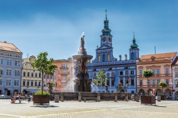 Rathaus und Marktplatz in Budweis © serawood-fotolia.com