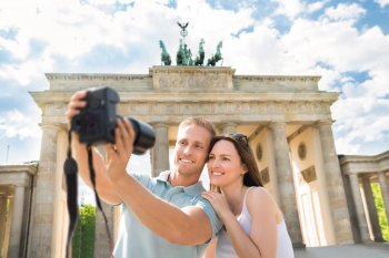 Selfie vor dem Brandenburger Tor © Andrey Popov - stock.adobe.com