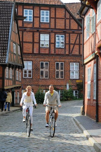 Radfahrer in Lauenburg an der Elbe © HLMS/Jürgen Klemme