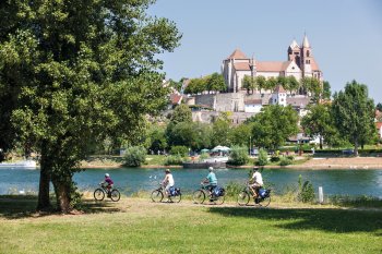 Radler auf der EuroVelo 15 bei Breisach © Patrick Gawandtka/Eurovelo 15