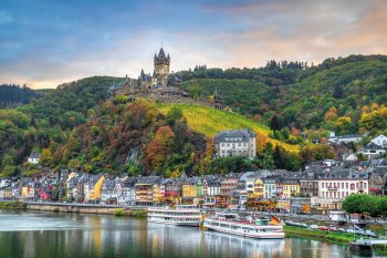 Blick auf das herbstliche Cochem © bbsferrari - stock.adobe.com