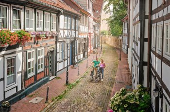 Radtour durch die Altstadt von Hameln © DZT/JENS WEGENER