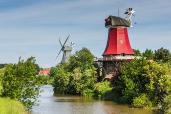 Die Greetsieler Windmühlen © Conny Pokorny - stock.adobe.com