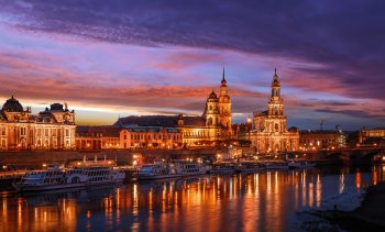 Abendliche Stadtsilhouette von Dresden © jenyateua - stock.adobe.com