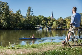 Radlerpause in Lohr am Main © erlebe.bayern – Bernhard Huber