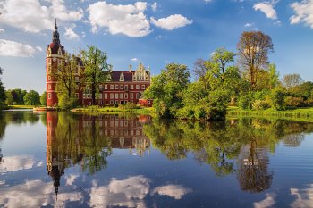 Neues Schloss im Fürst Pückler Park Bad Muskau © irakite - stock.adobe.com