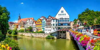 Neckarfront inTübingen  © Sina Ettmer - stock.adobe.com