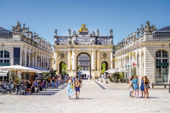 Triumphbogen am Place Stanislas in Nancy © Sina Ettmer - stock.adobe.com