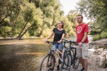 Am Ufer der Amper am Ammer-Amper-Radweg © Tourismusverband Oberbayern München/Peter von Felbert