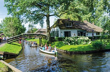 Grachtenfahrt in Giethoorn © rob3rt82-fotolia.com