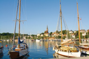  &copy; I. Nielsen-shutterstock.com/2013