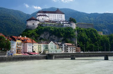  &copy; mojolo - stock.adobe.com