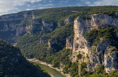  © Richard Semik - stock.adobe.com
