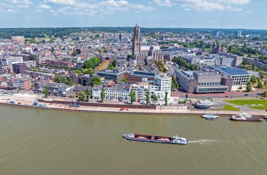  &copy; Shutterstock/Steve Photography