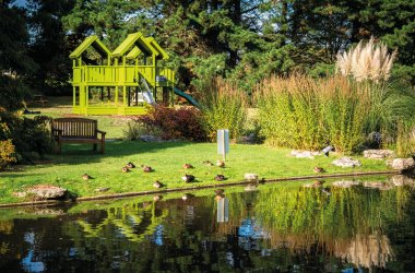  &copy; Samarès Manor Limited