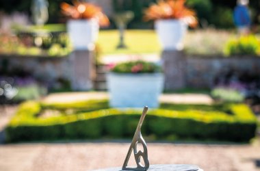  &copy; Samarès Manor Limited