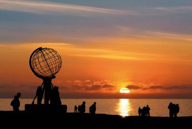 Sonnenuntergang am Nordkap © MyWorld-fotolia.com
