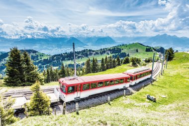 Rigi Dampfbahn am Vierwaldstättersee © djama-fotolia.com