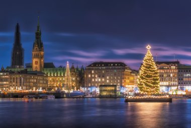 Weihnachtliches Hamburg © Annette Hanl-fotolia.com