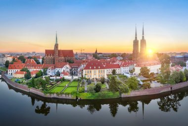 Blick auf die Dominsel in Breslau © bbsferrari - stock.adobe.com