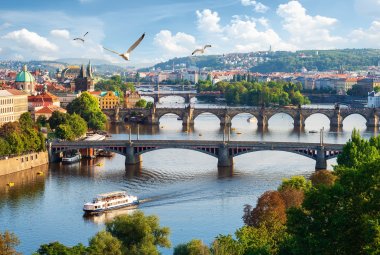 Prager Brücken über die Moldau © Givaga - stock.adobe.com