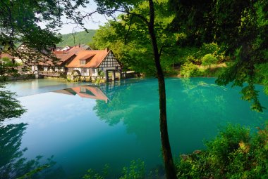Blaubeuren: Blautopf Karstquelle © DZT/Francesco Carovillano