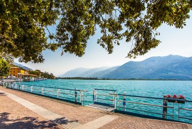 Promenade am Iseosee © Siegfried Schnepf - stock.adobe.com