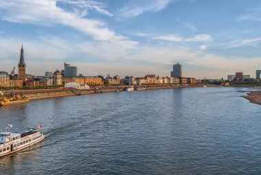 Düsseldorf Panorama © Simon - stock.adobe.com